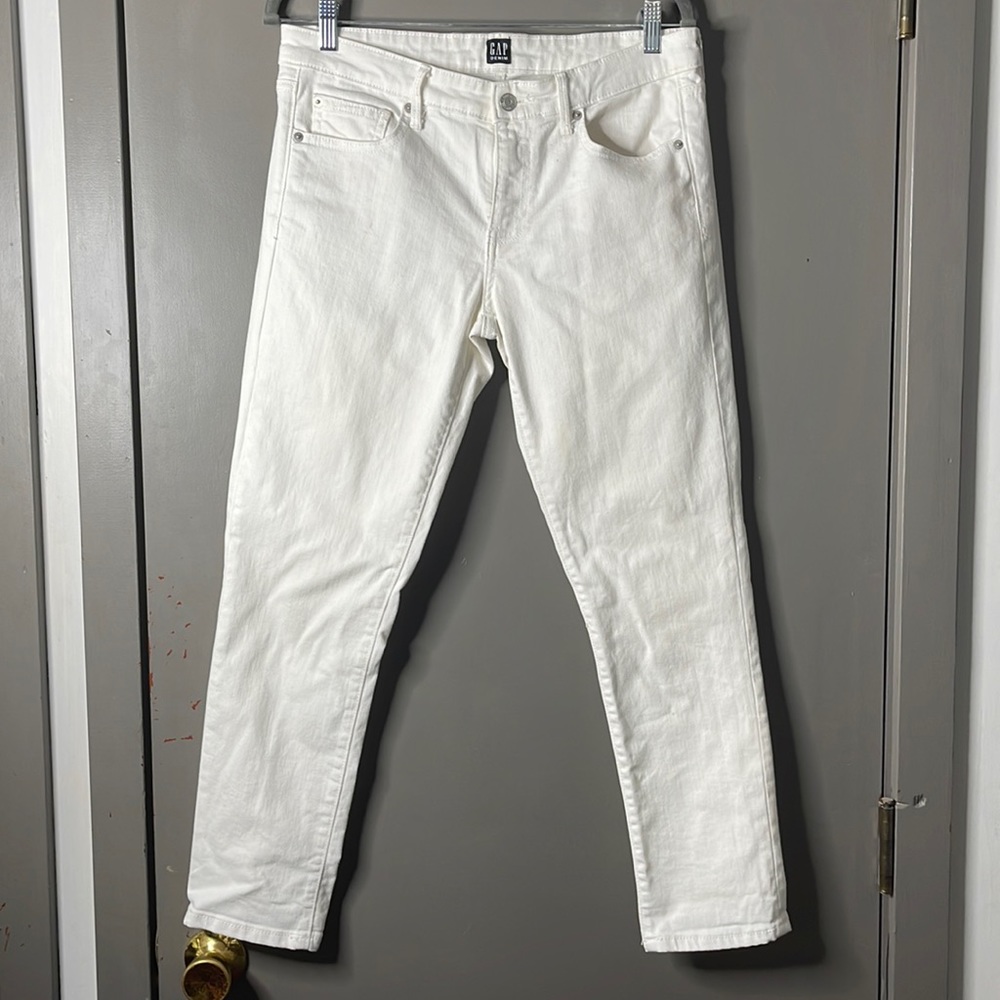 Gap brand Girlfriend jeans size 28